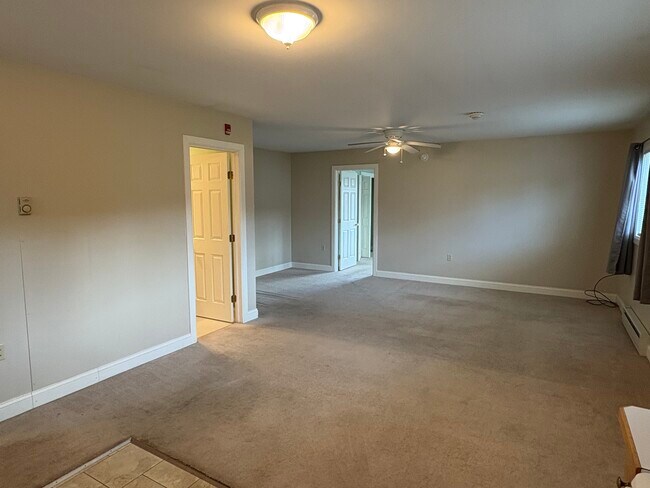 Sala de estar - 244 Oakwood Ave