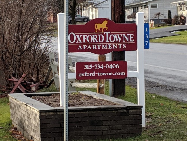 Oxford Towne Apartments - 137 Oxford Rd