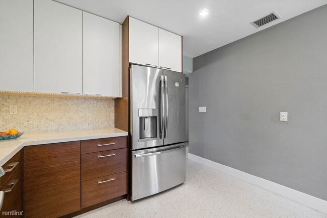 Foto del edificio - 3 br, 2 bath House - 2240 NE 2nd Ave