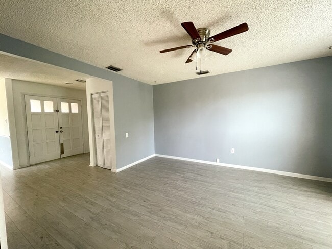 Foto del edificio - 610 Windrush Bay Dr