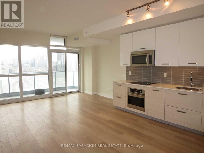 Photo du bâtiment - 210-1210 Simcoe St