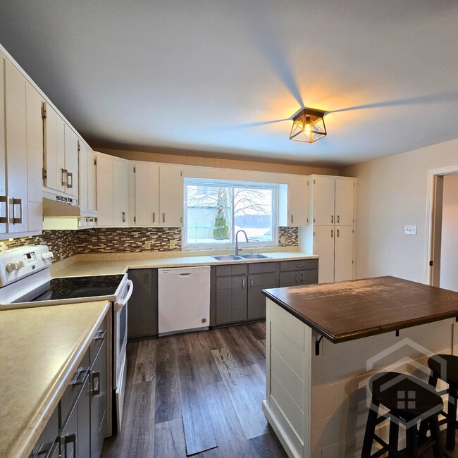 Photo du bâtiment - Cozy Country Home for Rent!!