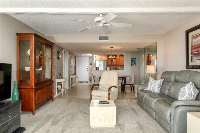 Foto del edificio - 6415 Midnight Pass Rd