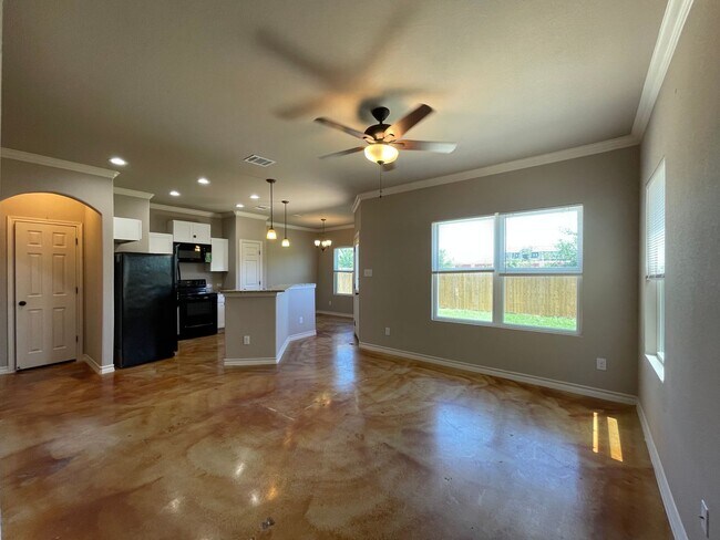 Building Photo - Town home for rent