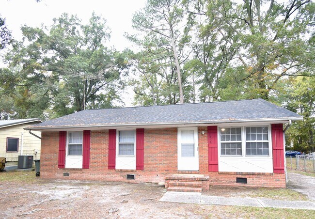 Foto del edificio - 4 Bedroom 1.5 Bathroom Home- No Pets