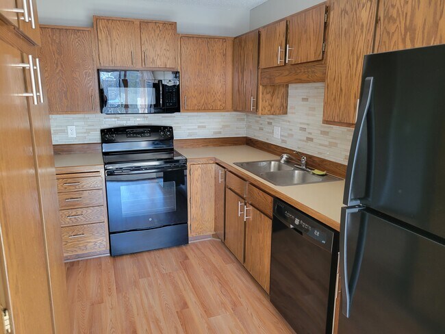 Foto del edificio - 7601 W 101st St