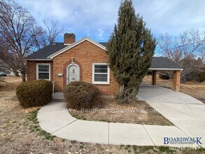 Building Photo - 1117 E Elgin Ave