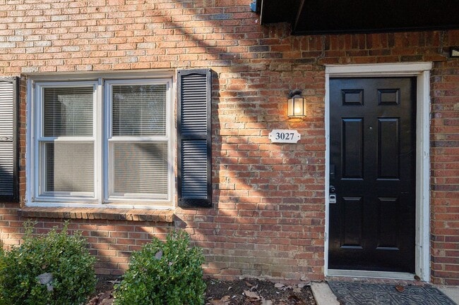 Foto del edificio - Renovated End Unit Townhome in Snellville!