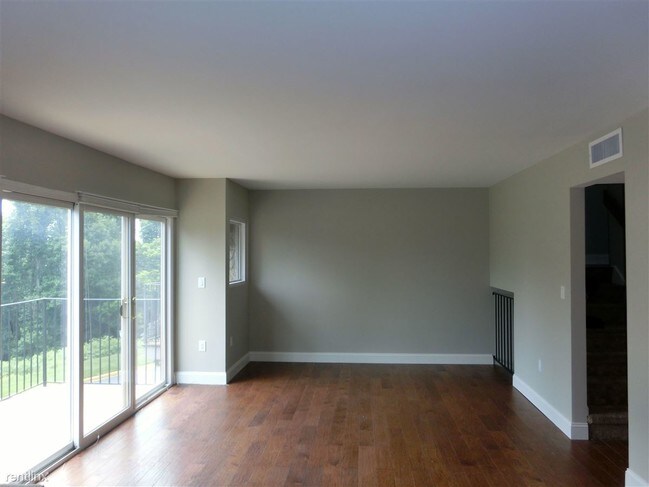 Building Photo - 2 br, 2 bath Townhome - 1940 Cherokee Bluf...