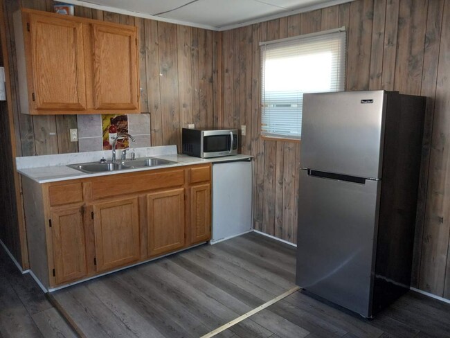 Building Photo - Lakeview Landing