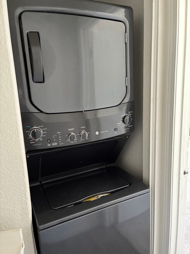 Lavadora/secadora - 1025 Southwood Dr