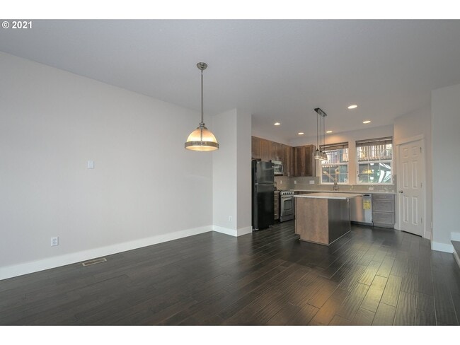 Building Photo - 15300 SW Pumice Ln
