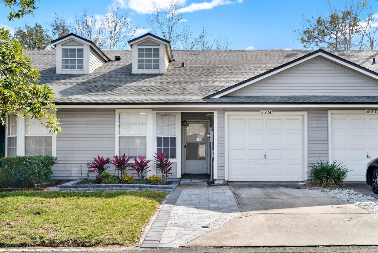 Charming 2-Bedroom + Bonus Room/Loft, 2-Bath Townhome Retreat in Conway! - Charming 2-Bedroom + Bonus Room/Loft, 2-Bath Townhome Retreat in Conway!