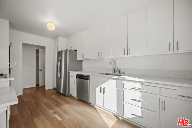 Foto del edificio - 11920 Montana Ave