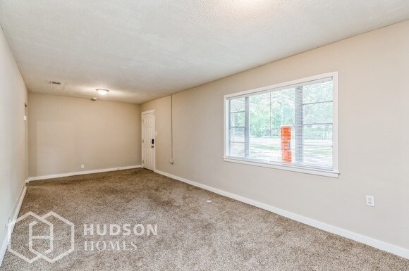 Foto del edificio - NOW AVAILABLE! 1019 E Chestnut Ave, Crestv...