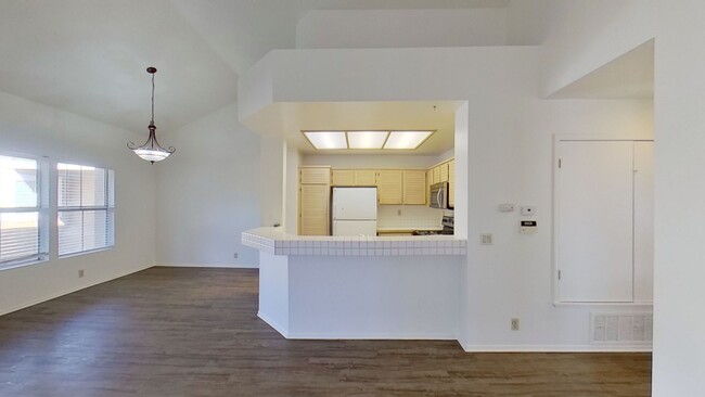 Building Photo - **MOVE-IN SPECIAL!** 2 Bedroom Condo locat...