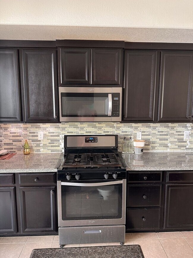Building Photo - 25393 Parklane Dr