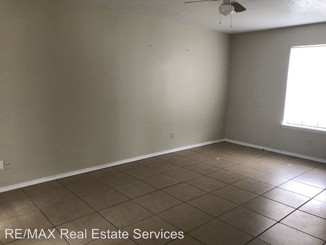 Building Photo - 5231 Rue Royale Dr
