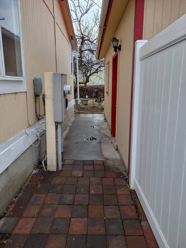 Foto del edificio - 2 br, 2 bath House - 119 N Ginkgo St