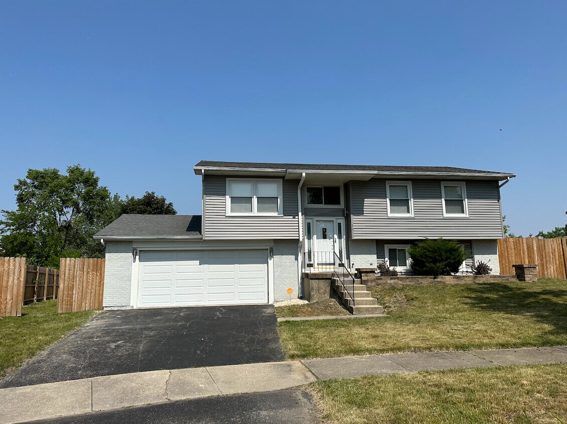 Primary Photo - 5611 Allemong Dr