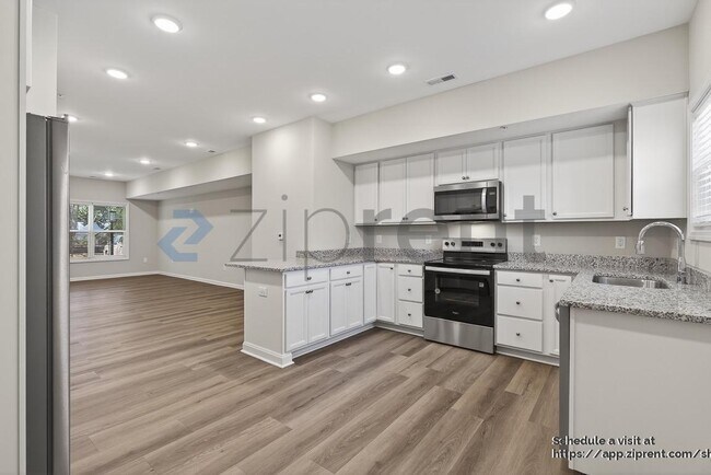 Foto del edificio - 1511 Fort Bragg Rd