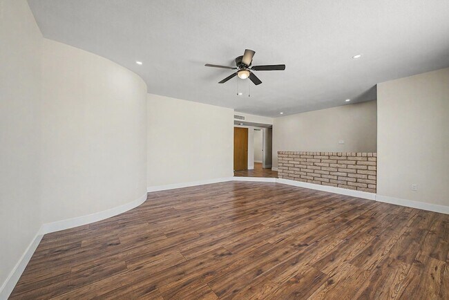 Foto del edificio - 5133 W McNeil St