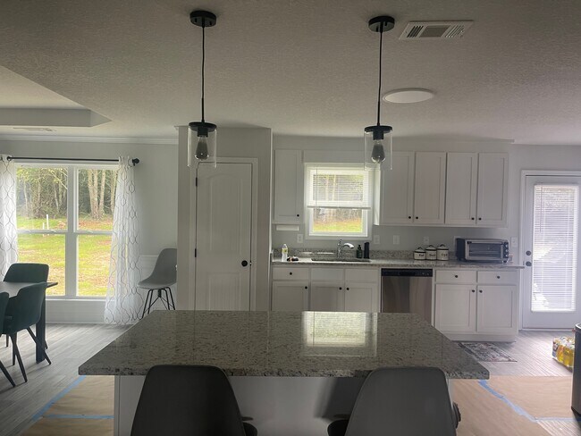 Building Photo - 124 Hummingbird Ln