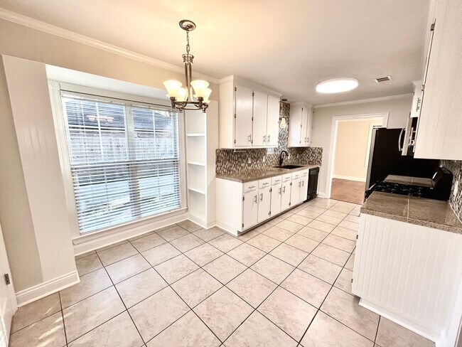 Building Photo - 3 Bedroom House off Millerville