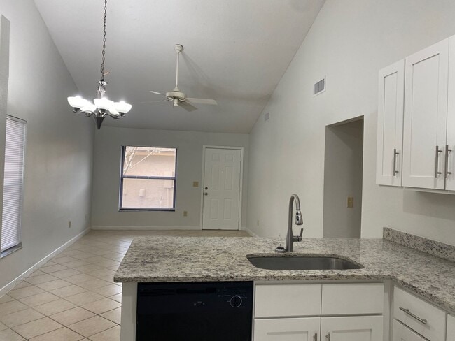 Building Photo - Winter Garden 2 Bedroom 2 Bath home