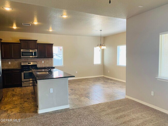 Building Photo - 3888 Loma Brisa Dr