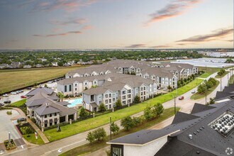 Building Photo - 24002 Colonial Pkwy