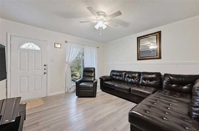 Building Photo - 1702 Cherry Orchard Dr