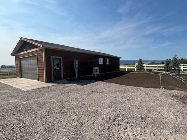 Building Photo - Charming Kalispell Home
