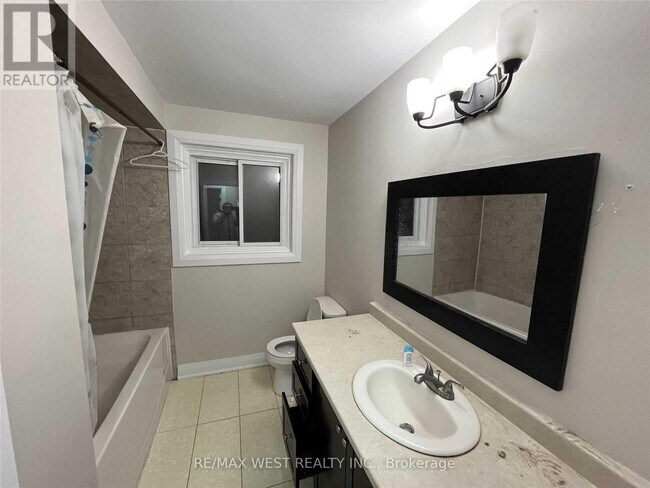 Photo du bâtiment - 322 Hansen Rd N