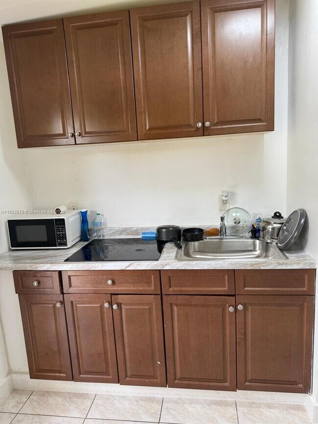 Foto del edificio - 826 SW 12th Ct
