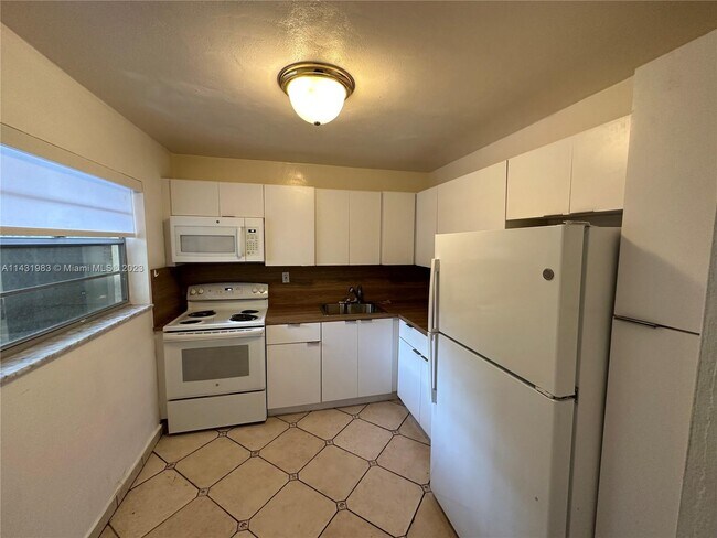 Building Photo - 7900 Tatum Waterway Dr