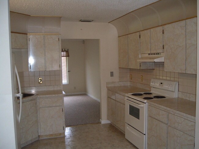 Building Photo - 657  White Water Drive