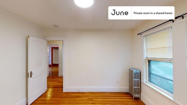 Foto del edificio - Private bedroom in 3 bed/1 bath Home