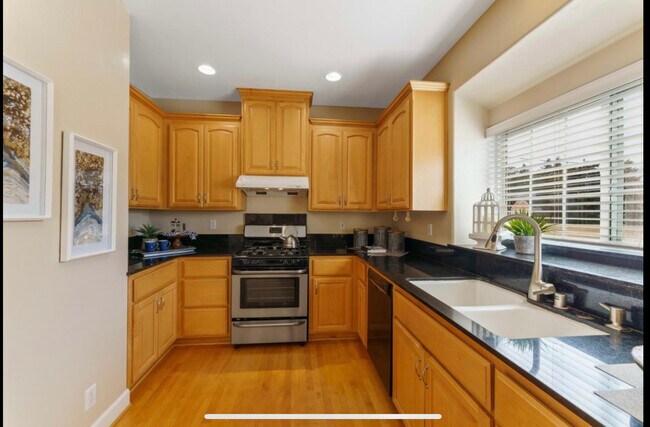 Building Photo - 1048 Bougainvillea Terrace