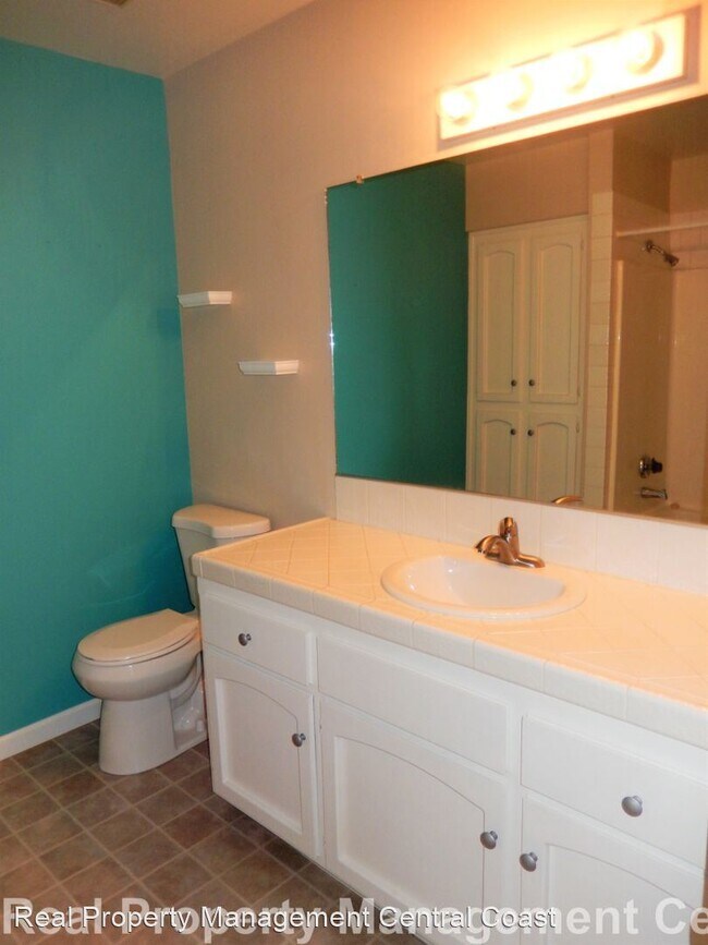 Building Photo - 2 br, 2 bath House - 766 White Oak Blvd.