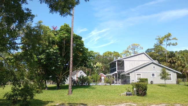 Foto del edificio - 16281 71st Ln N