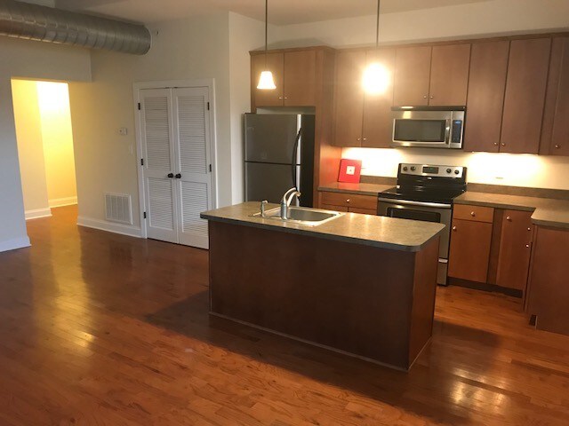 Building Photo - 103 Kings Rd