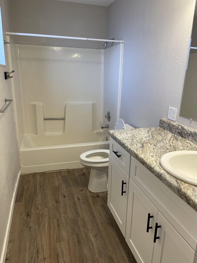Foto del edificio - 537 W Juniper Dr