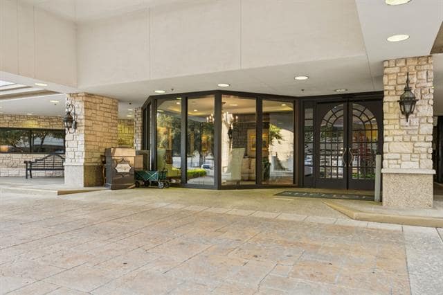 Foto del edificio - 5909 Luther Ln