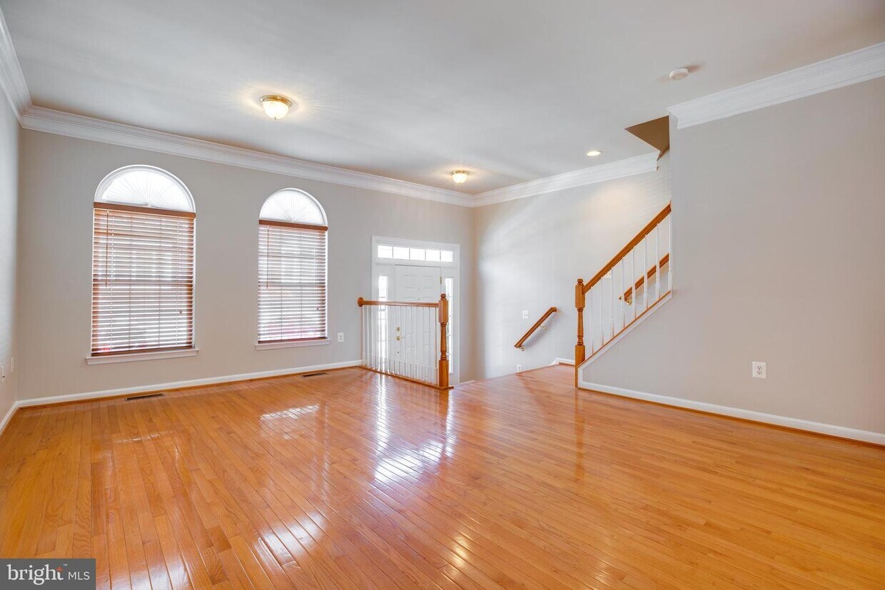 Primary Photo - 4673 Carisbrooke Ln