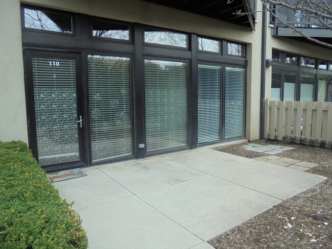 Foto del edificio - 1111 W 15th St