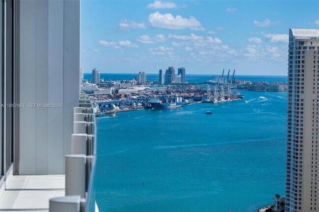 Foto del edificio - 300 Biscayne Blvd Way