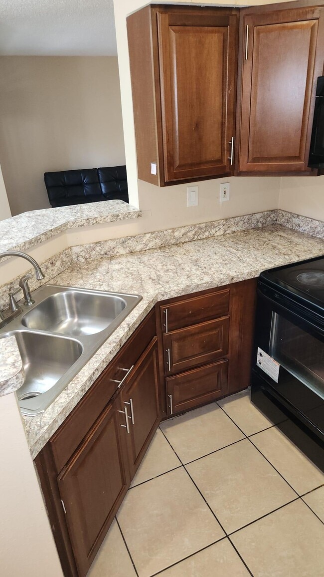 Building Photo - 8636 Mallard Reserve Dr
