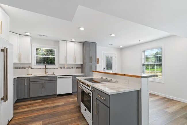 Foto del edificio - 680 Chestnut Springs Ln