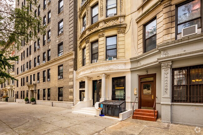 Building Photo - 318 W 106th St